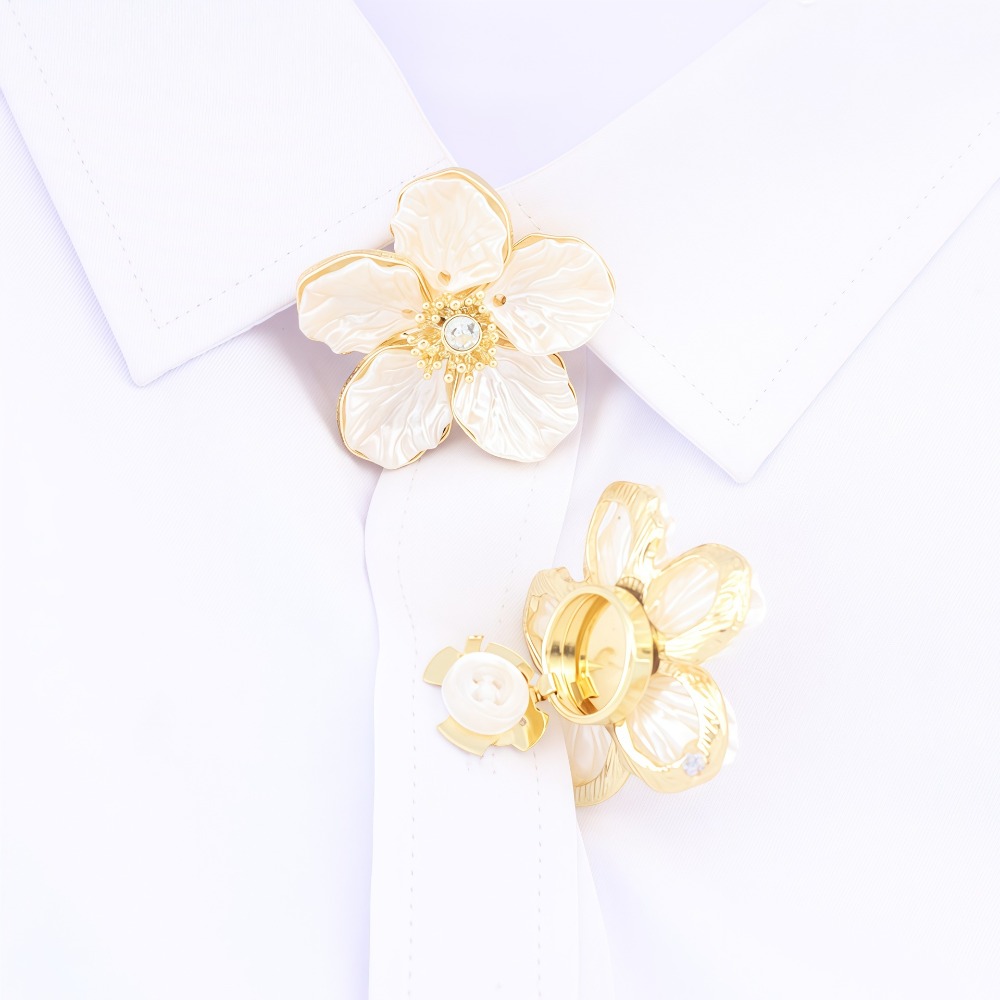 A Pair Vintage Petal Button Co - Women Formal Wear Designers incelemesi ve fiyatı
