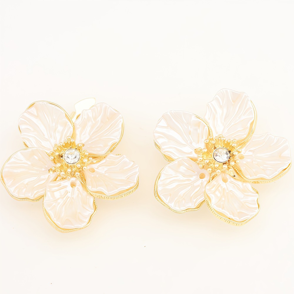 A Pair Vintage Petal Button Co - Women Formal Wear Designers incelemesi ve fiyatı