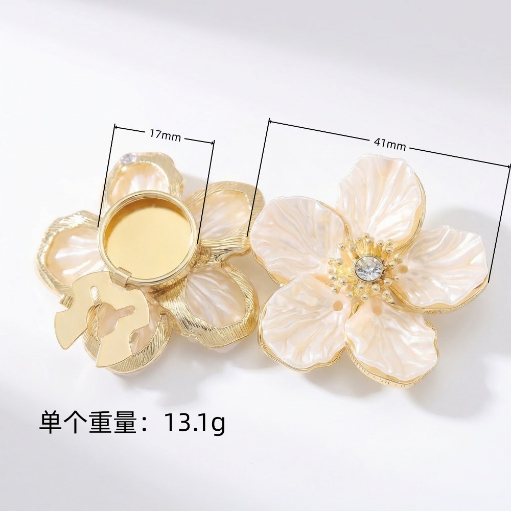 A Pair Vintage Petal Button Co - Women Formal Wear Designers incelemesi ve fiyatı